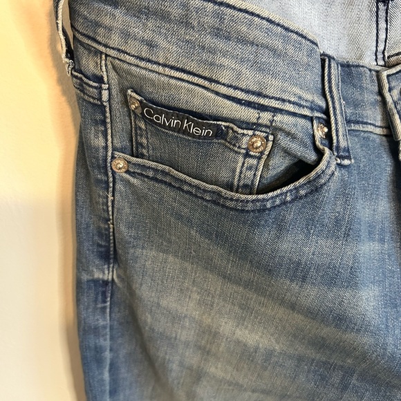 NWOT Calvin Klein Slim Fit Midrise Medium Wash Men's Jeans W30XL32 - Picture 5 of 10